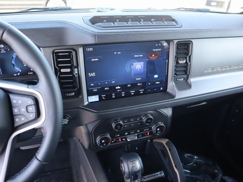 New 2025 Ford Bronco Badlands image 5