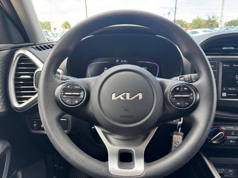 Used 2025 Kia Soul LX w/ LX Technology Package FWD image 25