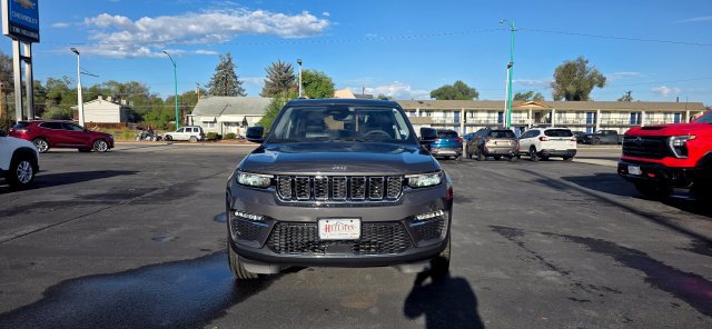 Used 2023 Jeep Grand Cherokee Limited w/ Trailer Tow Prep Group (B) AWD/4WD image 3