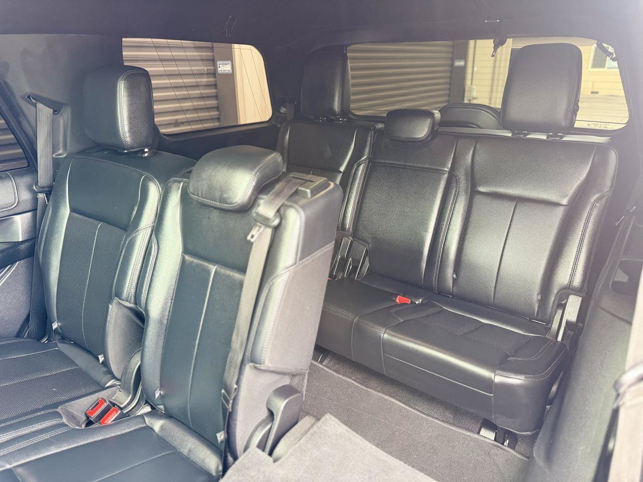 Used 2019 Ford Expedition XLT w/ Equipment Group 202A AWD/4WD image 16