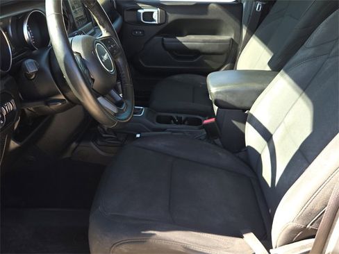 Used 2022 Jeep Gladiator Willys image 19