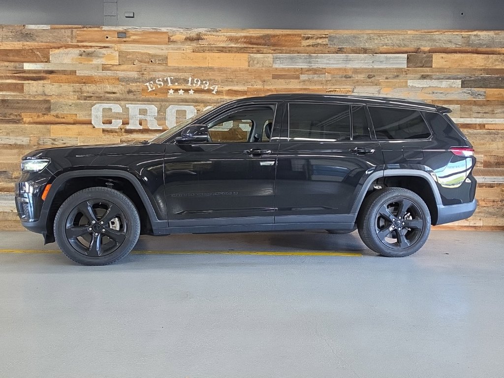 Used 2022 Jeep Grand Cherokee L Limited w/ Black Appearance Package AWD/4WD image 17