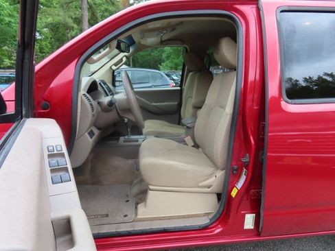 Used 2012 Nissan Frontier SV w/ SV Premium Utility Pkg AWD/4WD image 16