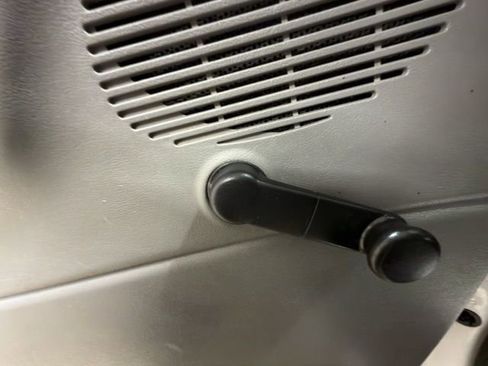 Used 2006 Ford E-250 and Econoline 250 RWD image 12