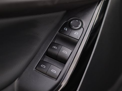 Used 2026 Chevrolet Equinox LT w/ Midnight Edition image 24