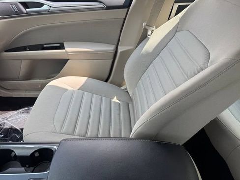Used 2017 Ford Fusion SE FWD image 21