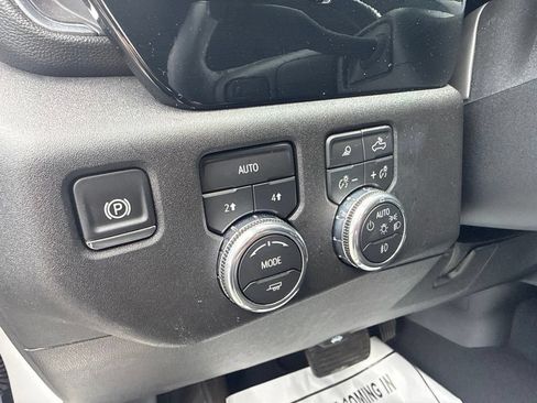 Used 2026 GMC Sierra 1500 SLT AWD/4WD image 17