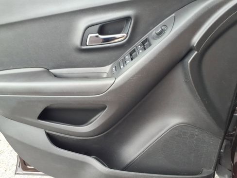 Used 2020 Chevrolet Trax LT FWD image 23