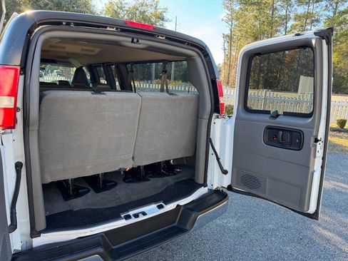 Used 2016 Chevrolet Express 3500 LT w/ LT Preferred Equipment Group image 14