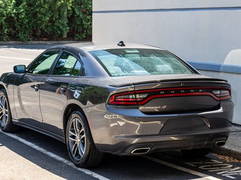 Used 2019 Dodge Charger SXT AWD/4WD image 4