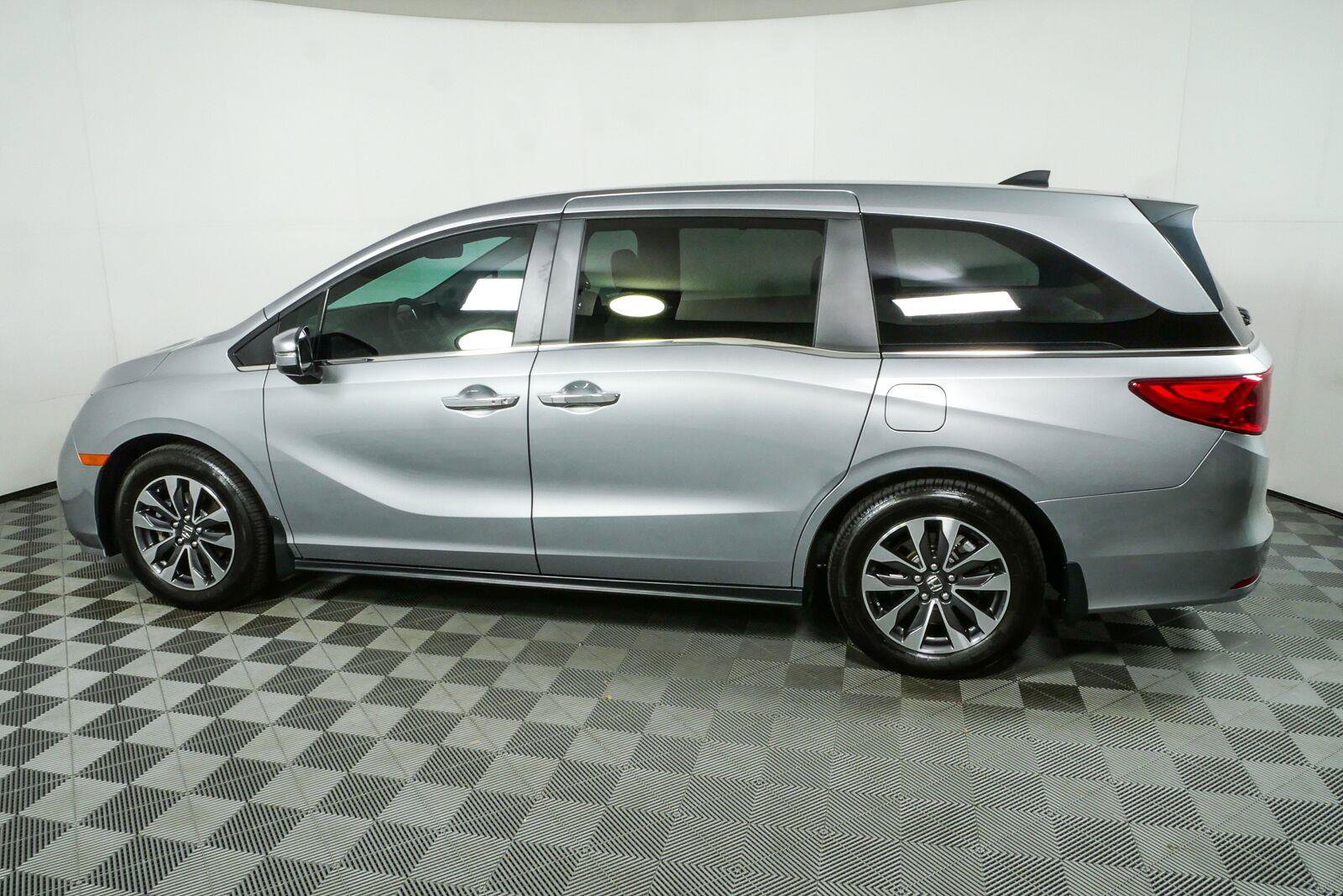 Used 2024 Honda Odyssey EX-L image 29