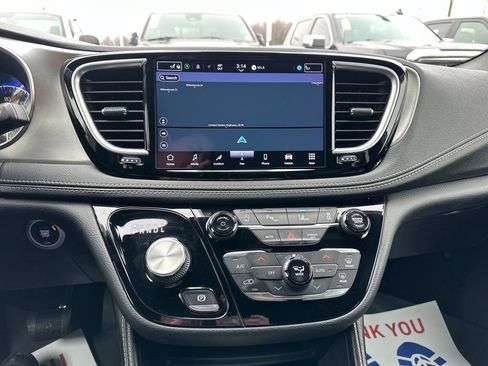 Used 2021 Chrysler Pacifica Limited w/ S Appearance Package image 23