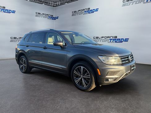 Used 2018 Volkswagen Tiguan SEL FWD image 3