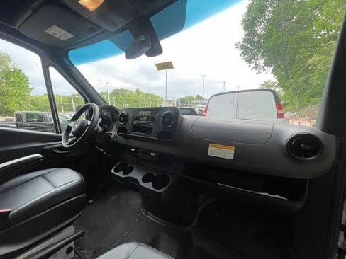 Used 2025 Mercedes-Benz Sprinter 2500 image 13