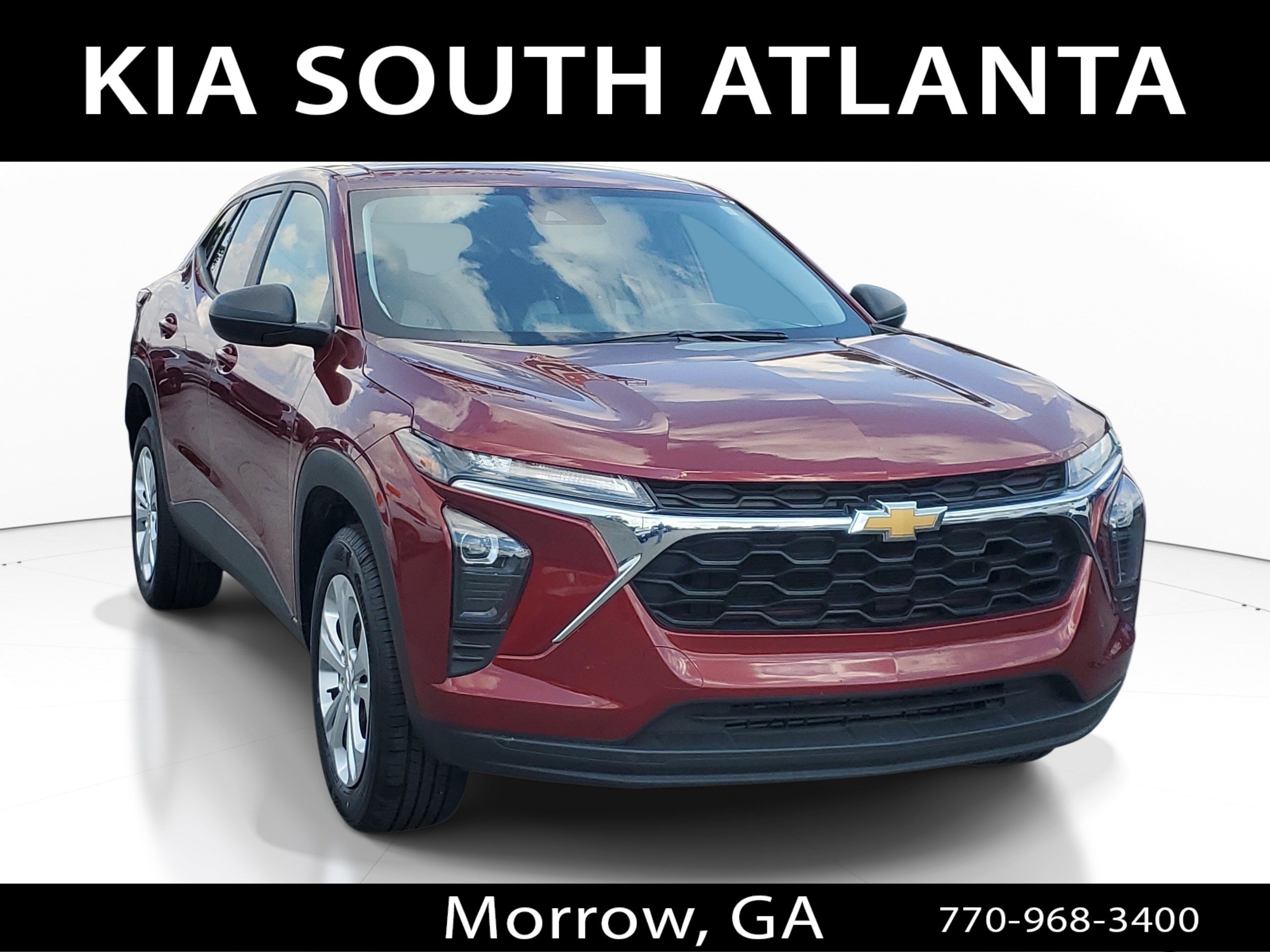 Used 2025 Chevrolet Trax LS FWD image 1