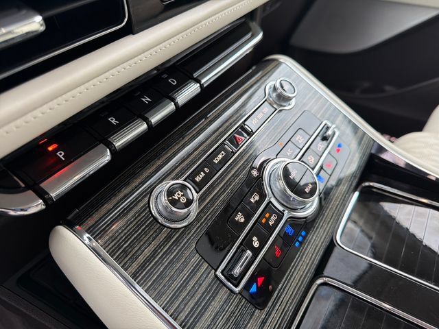 Certified 2023 Lincoln Aviator Black Label w/ Dynamic Handling Package AWD/4WD image 29
