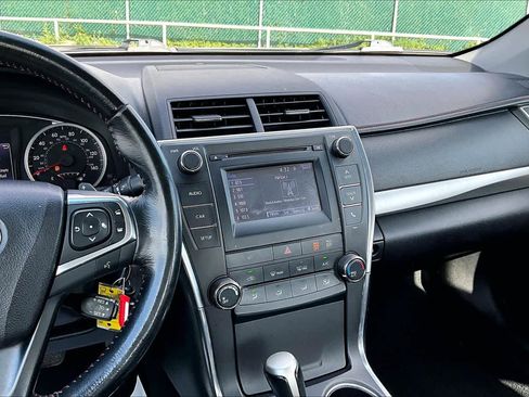 Used 2016 Toyota Camry SE image 7