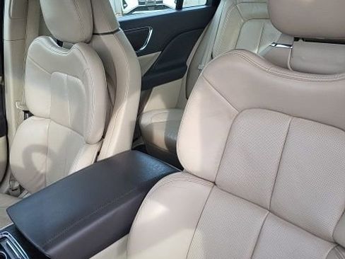 Used 2017 Lincoln Continental Reserve image 6