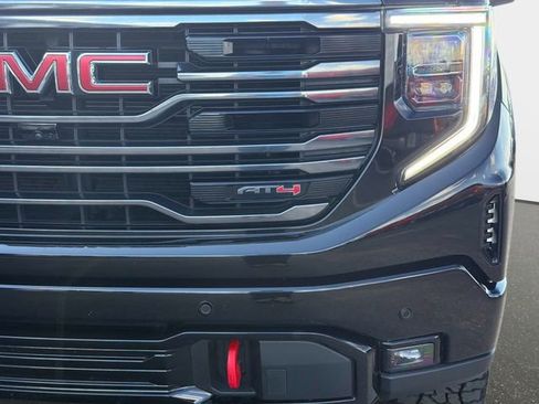 Used 2024 GMC Sierra 1500 AT4 w/ Technology Package AWD/4WD image 9