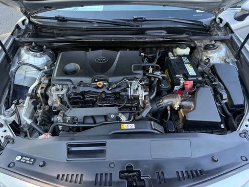 Used 2018 Toyota Camry SE w/ Accessory Appearance Package FWD image 12