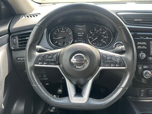 Used 2017 Nissan Rogue SV AWD/4WD image 22