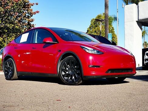 Used 2023 Tesla Model Y Long Range image 2