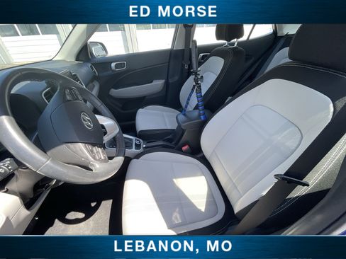 Used 2025 Hyundai Venue SEL FWD image 19