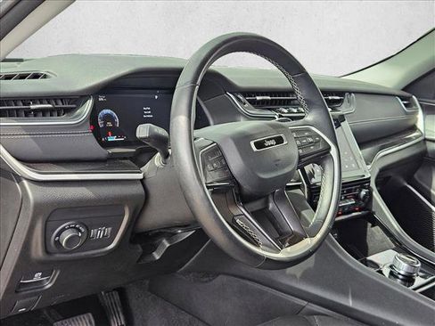 Used 2022 Jeep Grand Cherokee L Laredo w/ Luxury Tech Group I AWD/4WD image 8
