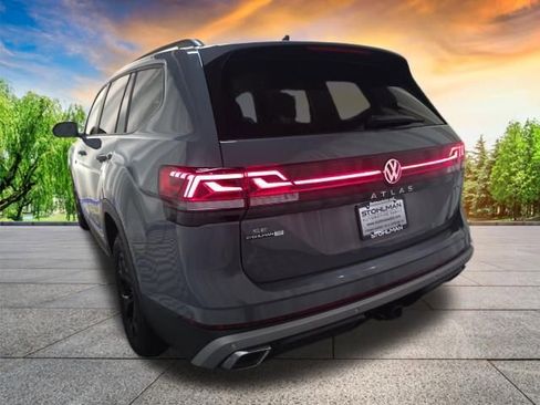 Used 2024 Volkswagen Atlas Peak Edition SE image 6