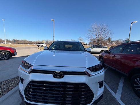 Used 2024 Toyota Grand Highlander Limited image 2