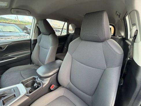 Used 2019 Toyota RAV4 LE FWD image 20