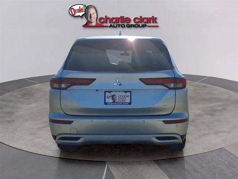 Used 2023 Mitsubishi Outlander SE image 4