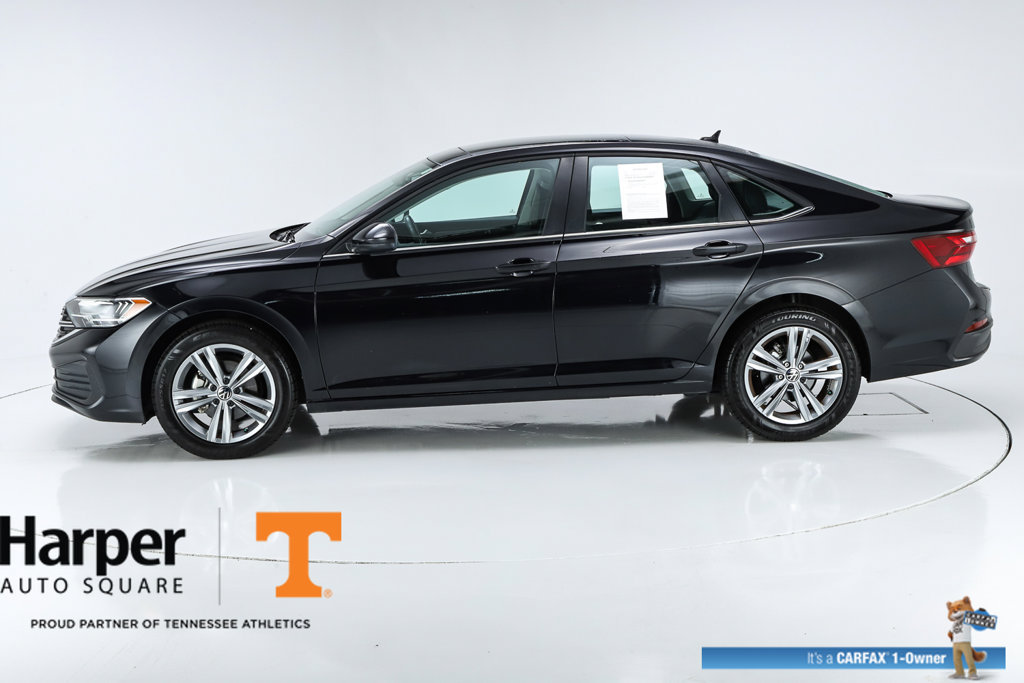 Used 2024 Volkswagen Jetta SE w/ Panoramic Sunroof Package FWD image 2