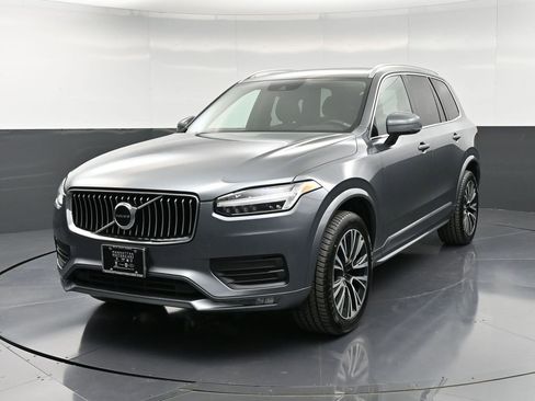 Used 2020 Volvo XC90 T5 Momentum image 1