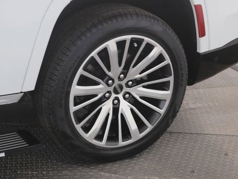 Used 2025 Jeep Grand Wagoneer 4WD image 14