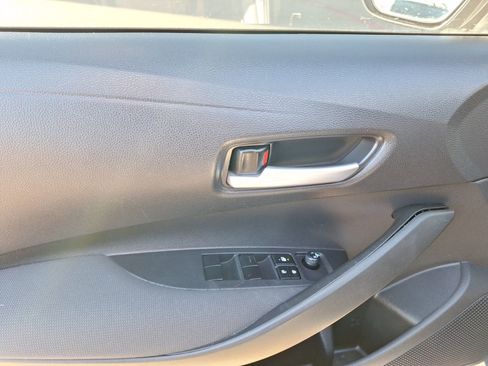 Used 2021 Toyota Corolla LE image 16