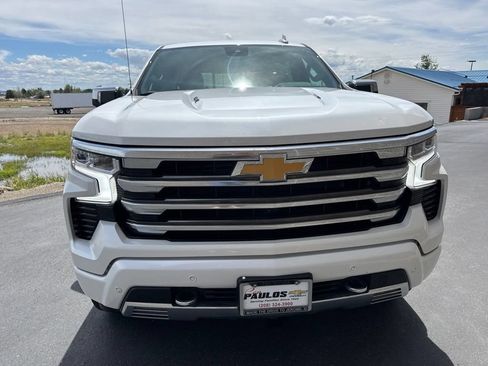 Used 2024 Chevrolet Silverado 1500 High Country w/ Z71 Off-Road Package AWD/4WD image 3