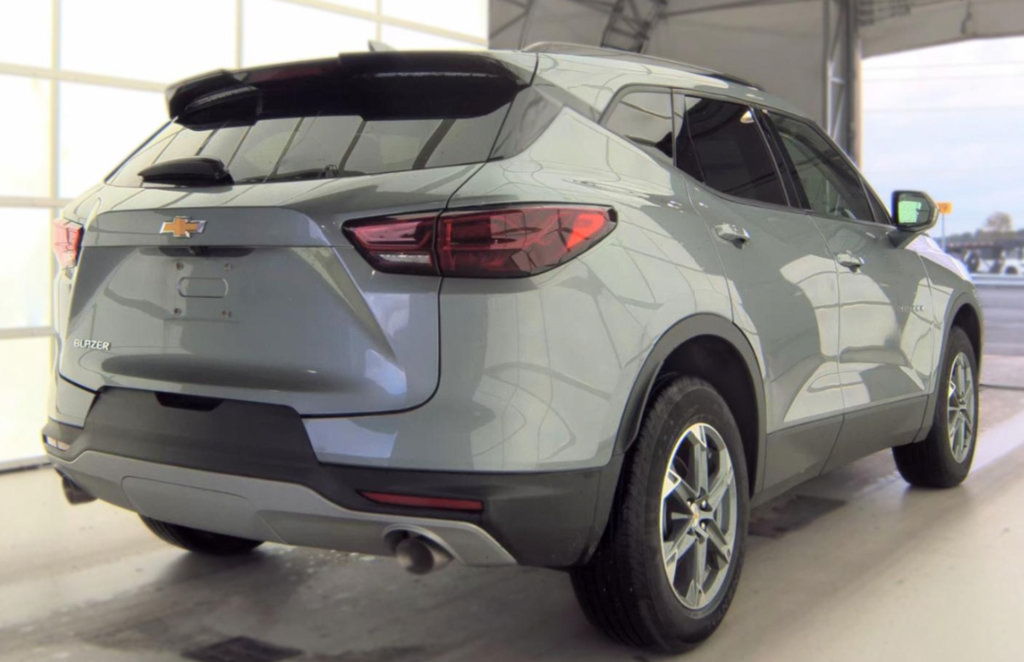 Used 2023 Chevrolet Blazer LT w/ Convenience Package FWD image 4