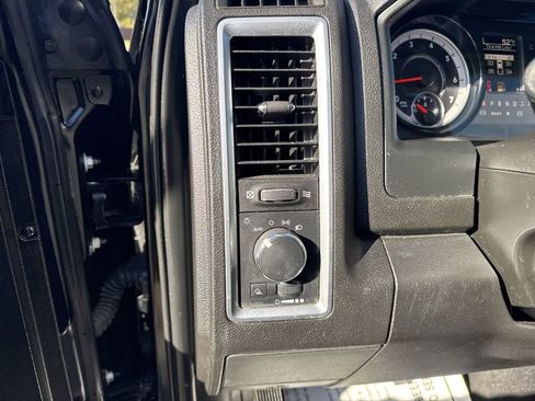 Used 2022 RAM 1500 Classic SLT image 17