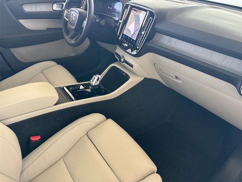 New 2026 Volvo XC40 B5 Ultra image 15