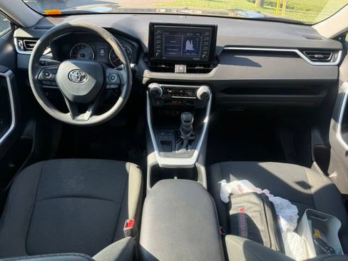 Used 2022 Toyota RAV4 LE FWD image 10