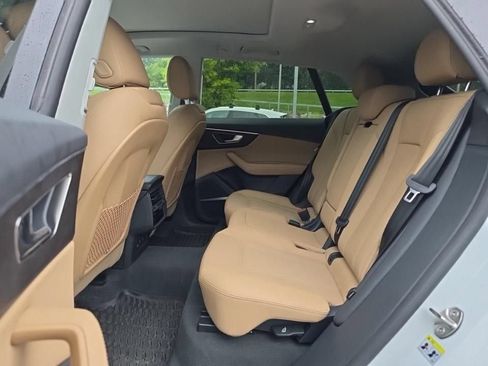 Used 2023 Audi Q8 Premium Plus AWD/4WD image 6