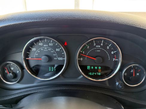 Used 2013 Jeep Wrangler Unlimited Rubicon w/ Connectivity Group image 12