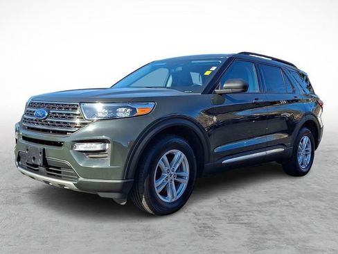 Certified 2022 Ford Explorer XLT w/ Equipment Group 202A image 3