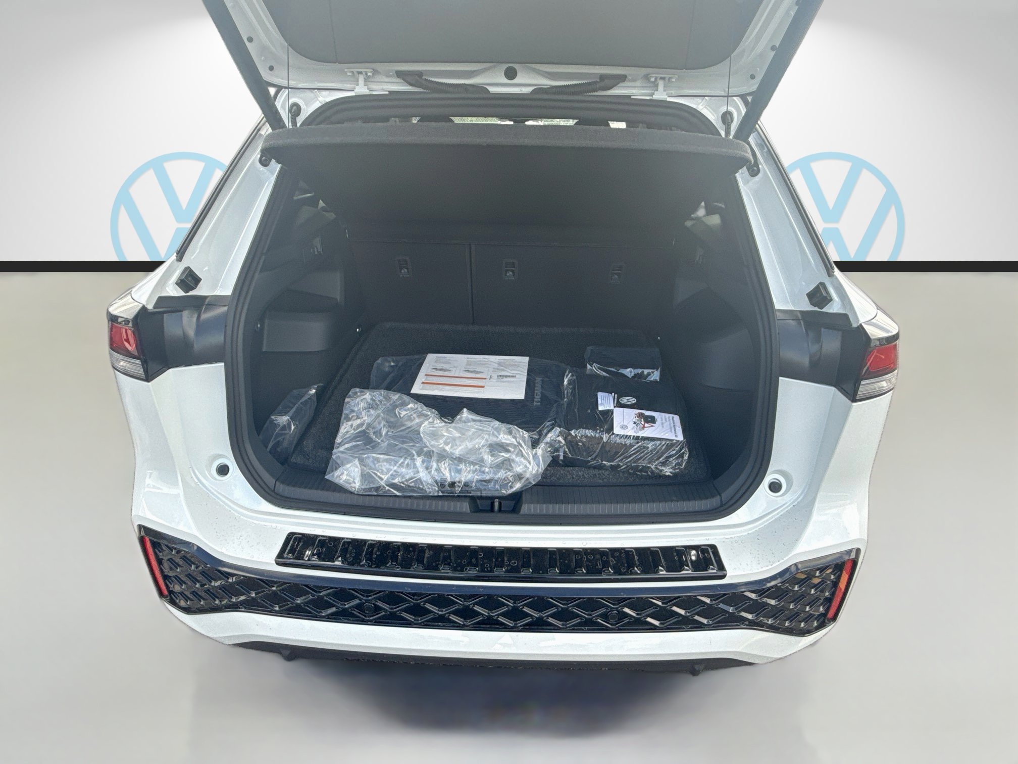 New 2026 Volkswagen Tiguan SE R-Line FWD image 21