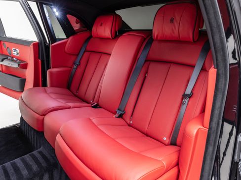 Used 2019 Rolls-Royce Phantom Sedan image 29