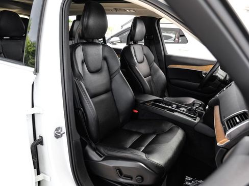 Used 2021 Volvo XC90 T6 Momentum w/ Climate Package AWD/4WD image 38