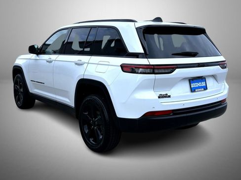 Used 2023 Jeep Grand Cherokee Altitude AWD/4WD image 7