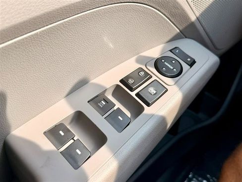 Used 2020 Hyundai Elantra SE FWD image 19