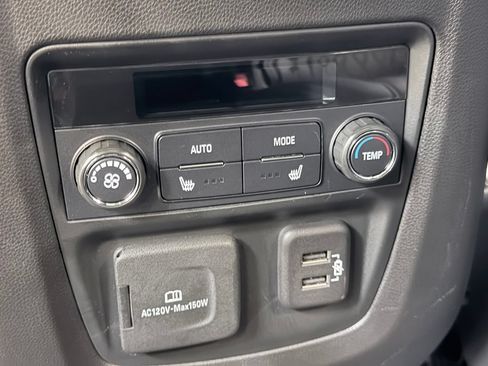 Used 2024 Buick Enclave Avenir AWD/4WD image 29